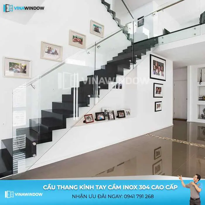 cầu thang kính cường lực trụ inox