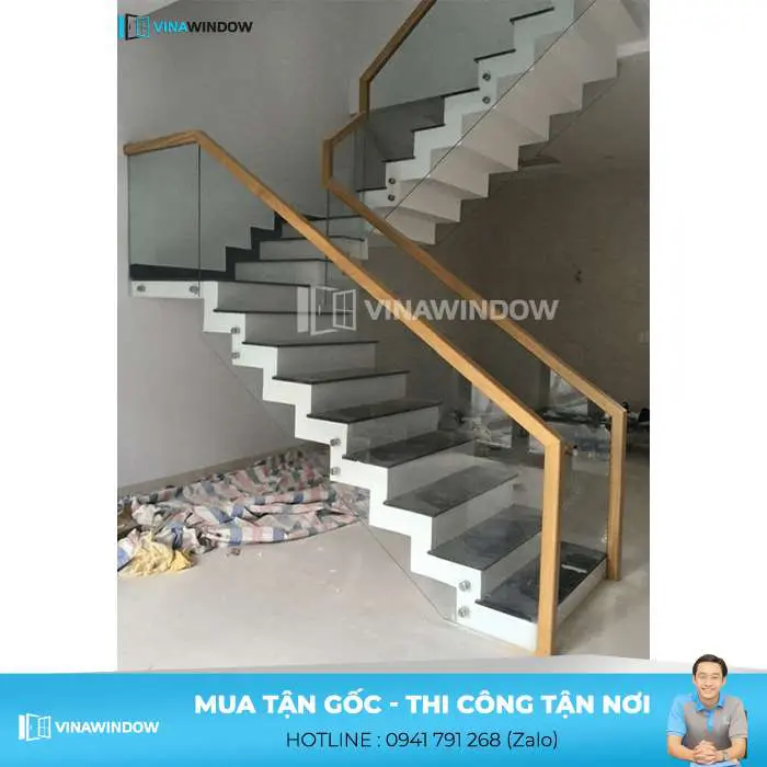 cầu thang kính trụ giả gỗ cao cấp