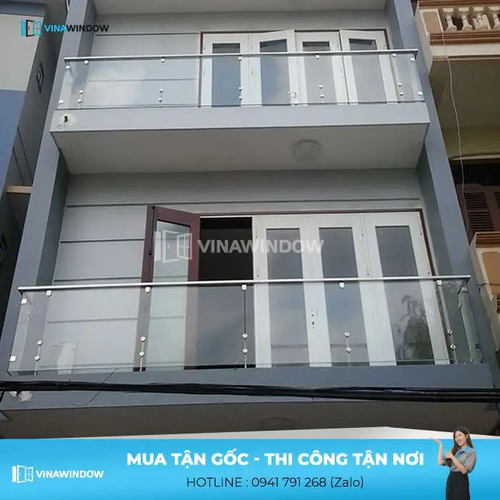 cầu thang kính trụ inox
