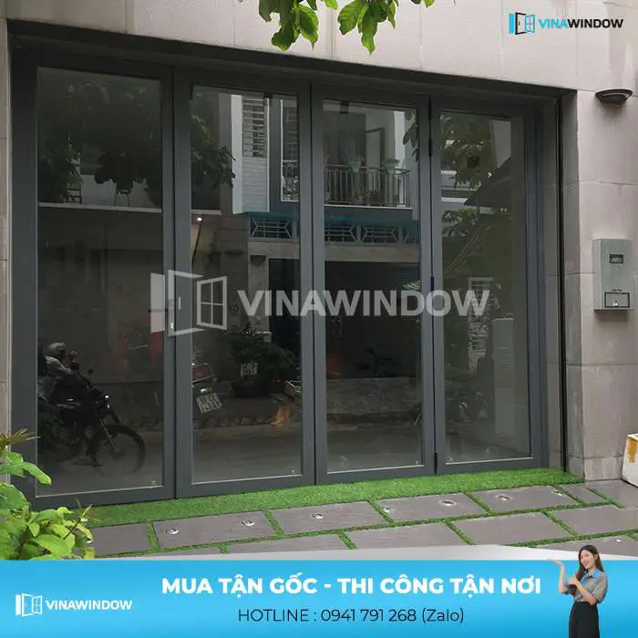 Mẫu cửa đi mở quay 4 cánh nhôm Xingfa cao cấp cho mặt tiền nhà phố Quận 3, TP.HCM