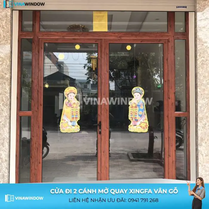 cửa nhôm xingfa 2 cánh mở quay vân gỗ