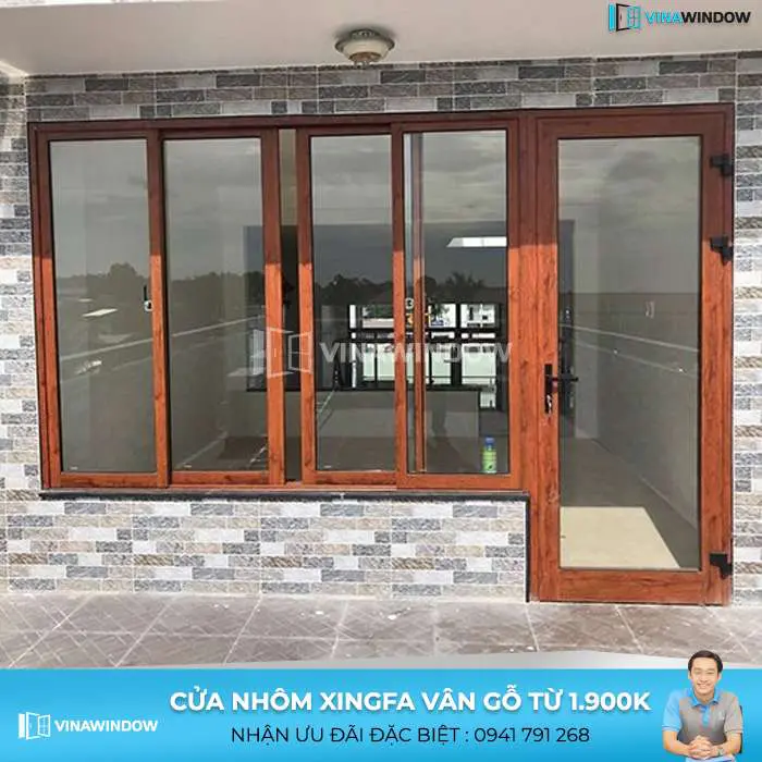 Mẫu cửa nhôm Xingfa vân gỗ được thi công trọn gói bởi VINAWINDOW