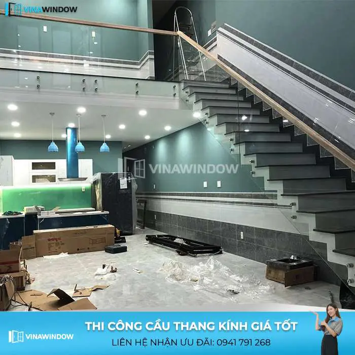 lắp đặt cầu thang kính cường lực