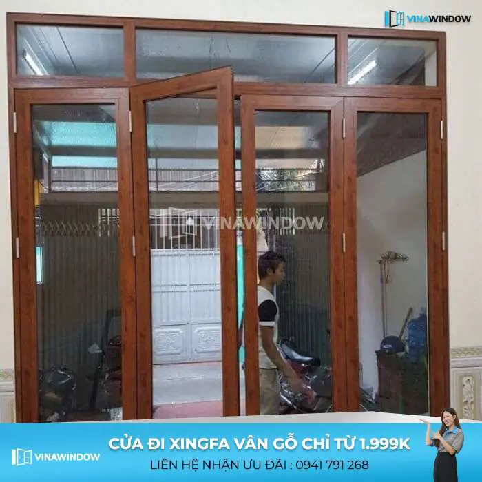 lắp đặt cửa đi 4 cánh xingfa vân gỗ
