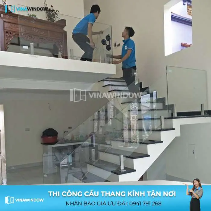 thi công cầu thang kính cường lực vinawindow